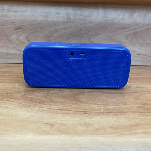 Portable Bluetooth Speaker - Picture 5 of 10
